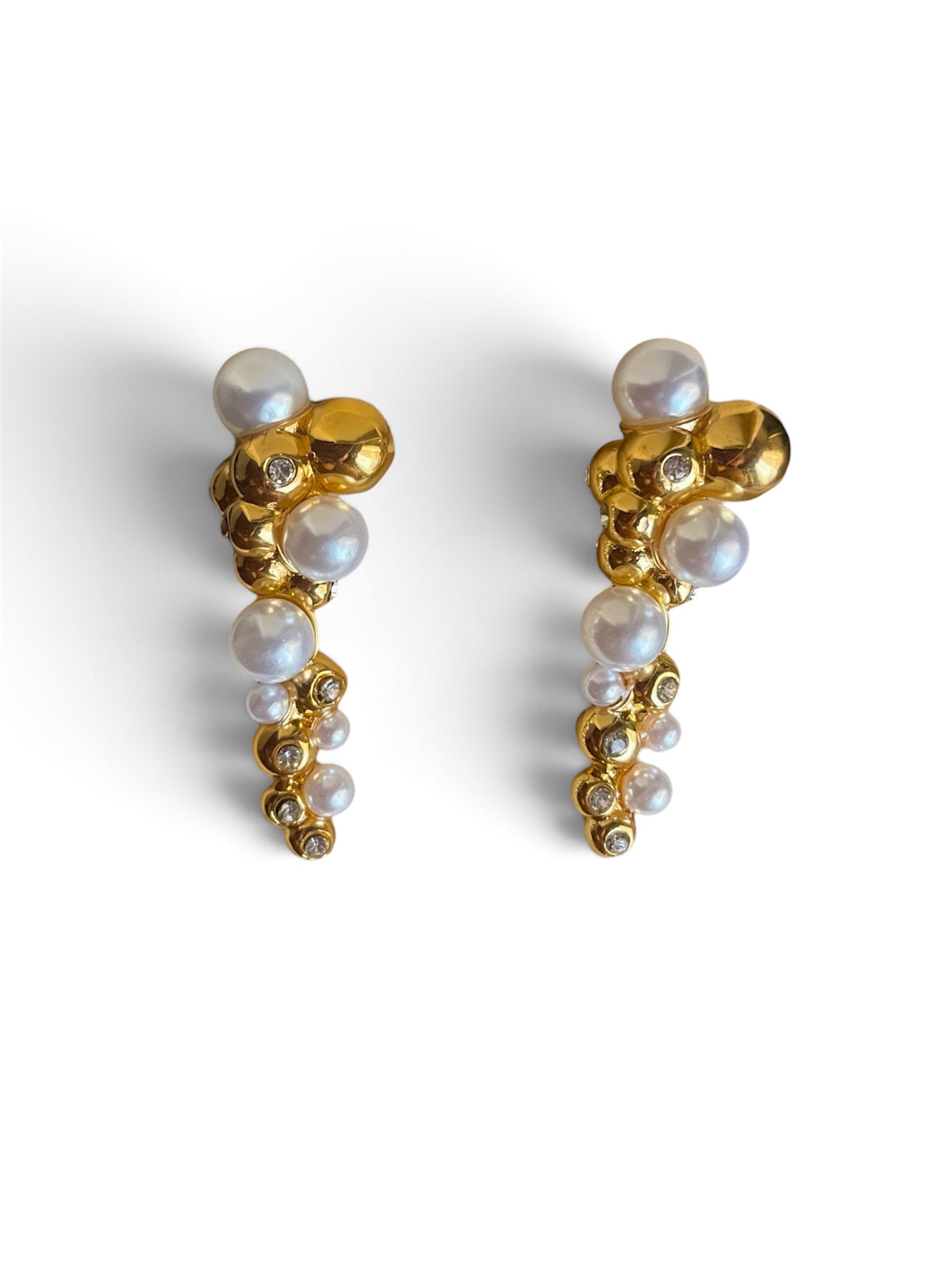 Aretes colgantes perlas y beads