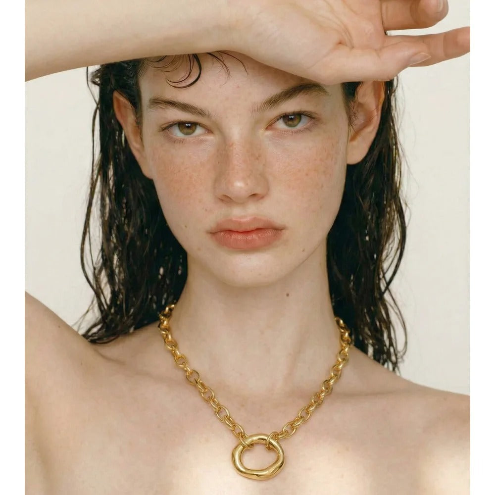 Circular pendant necklace