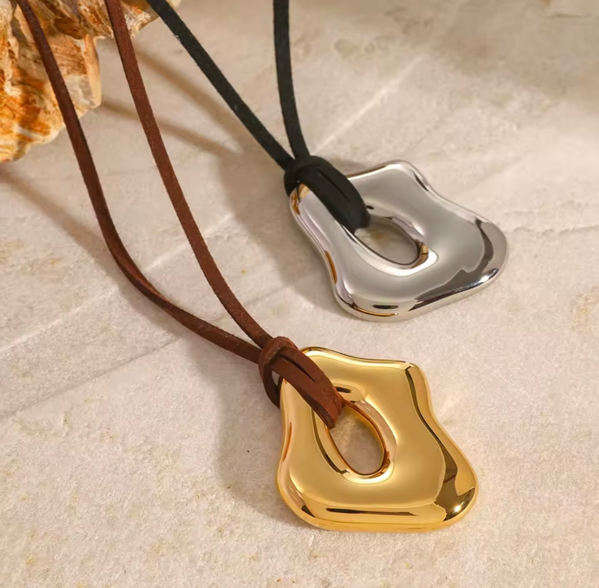 Irregular minimalist pendant necklace (plateado)