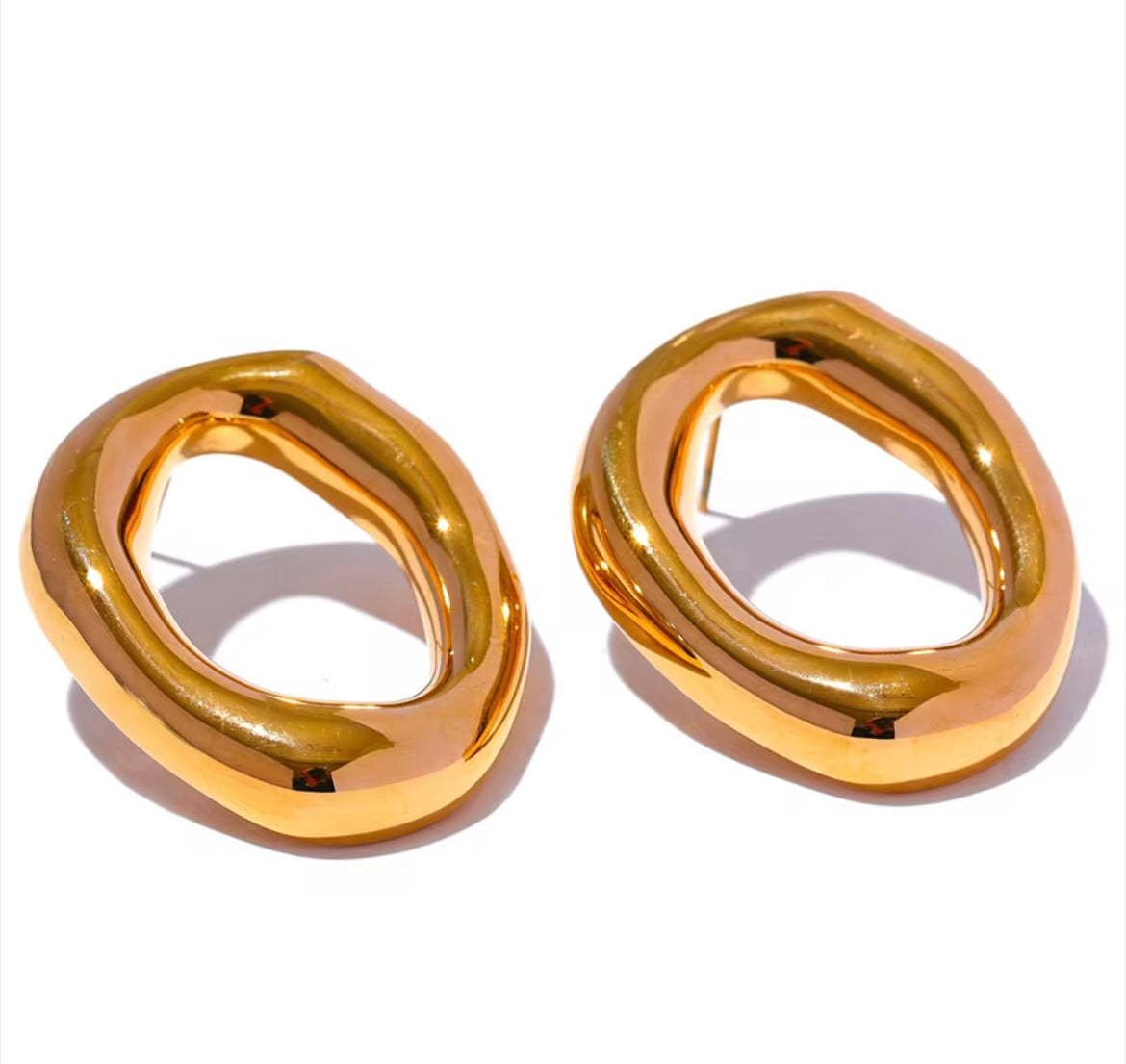 Minimalist oval earrings