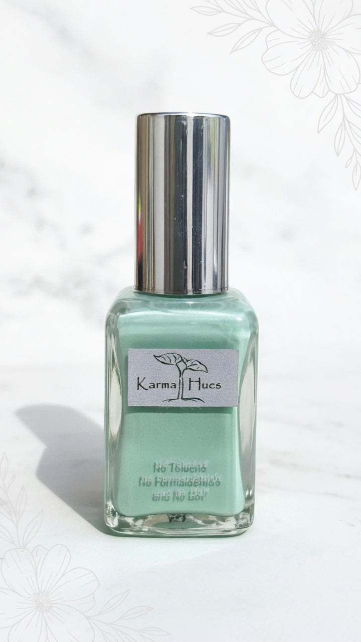 Karma Naturals vegano, no tóxico esmalte de uñas "Little Blue Box" Color de uñas de larga duración y libre de crueldad.
