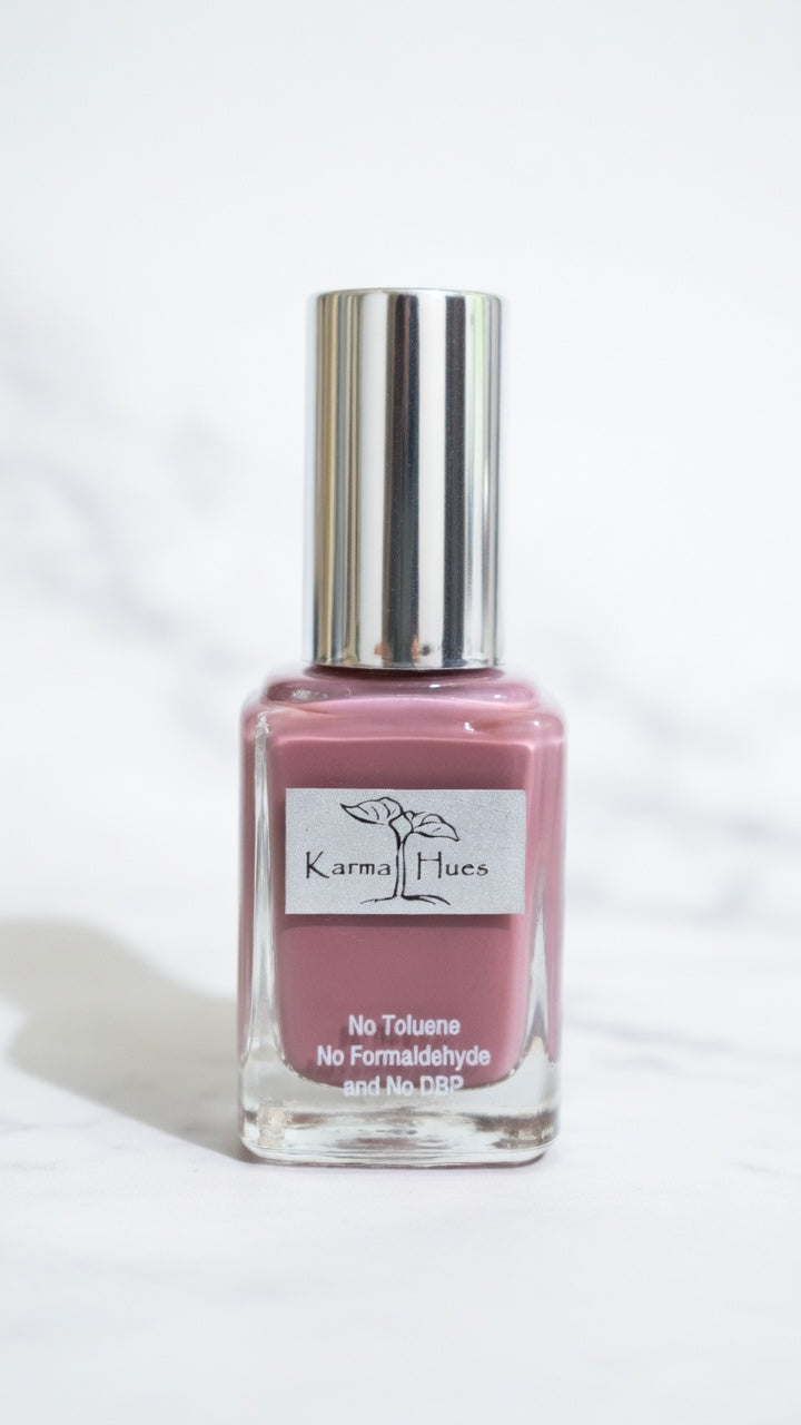 Karma Naturals vegano, no tóxico esmalte de uñas "Wine O Clock" Color de uñas de larga duración y libre de crueldad.