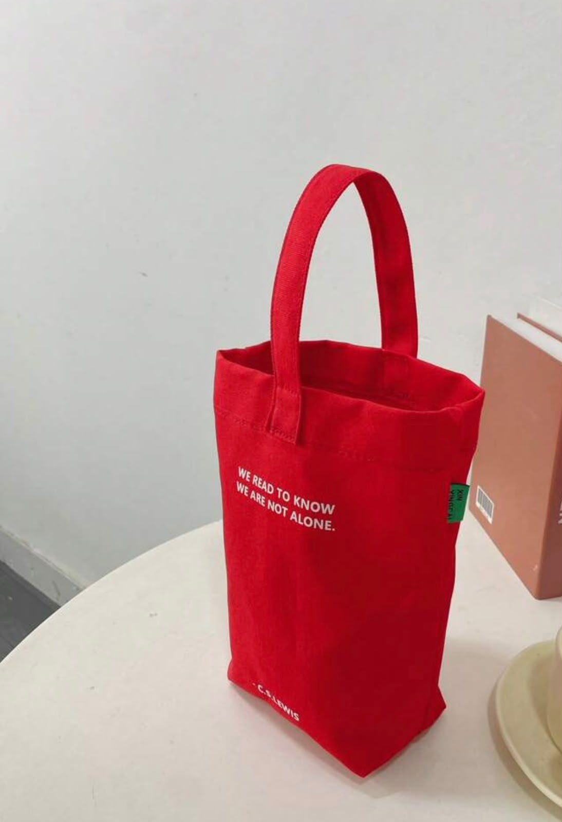 Bolso rojo CS LEWIS