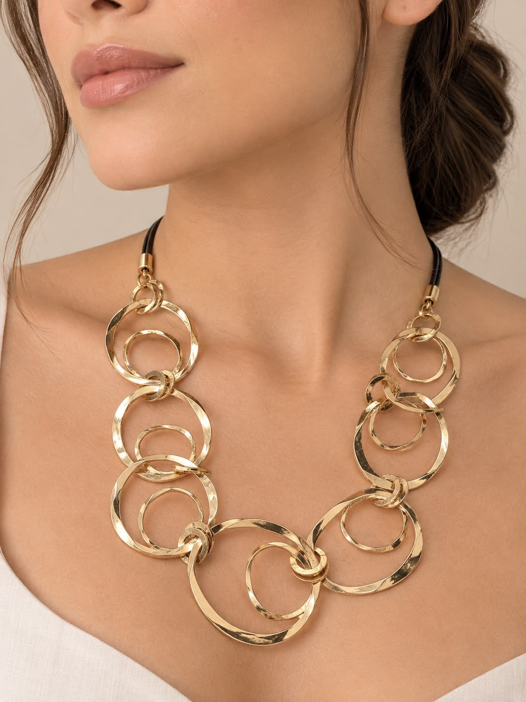 Collar Aros y Cuero Negro