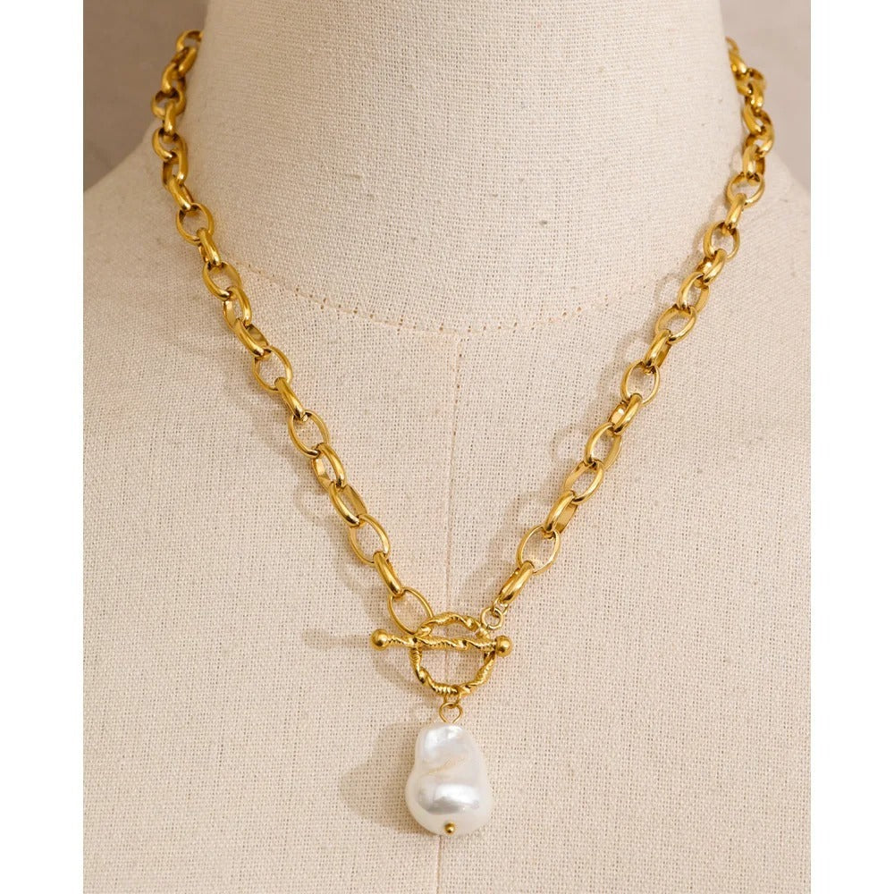 Barroque pearl necklace