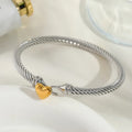Brazalete con corazón dorado