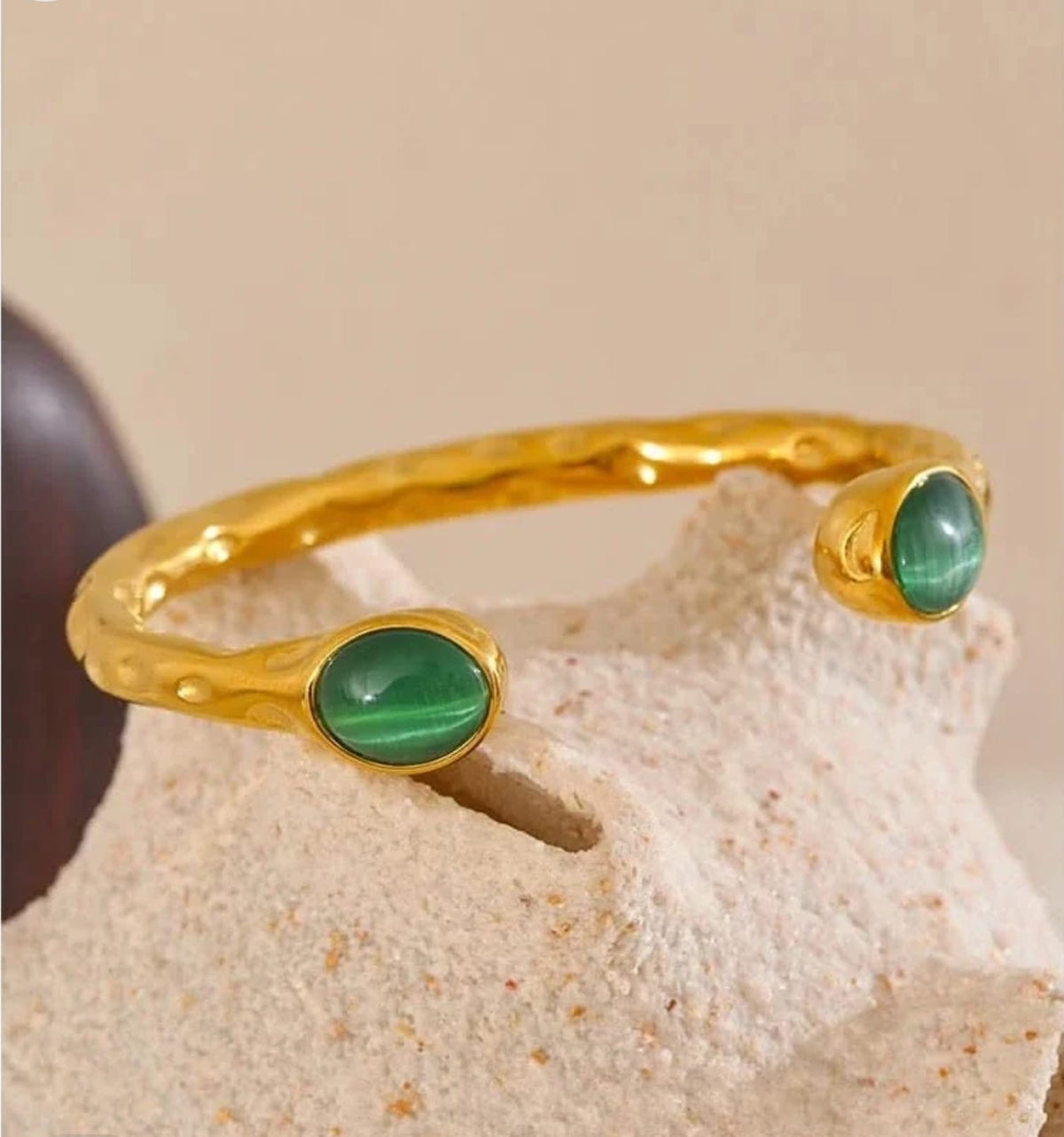Pulsera con piedra verde