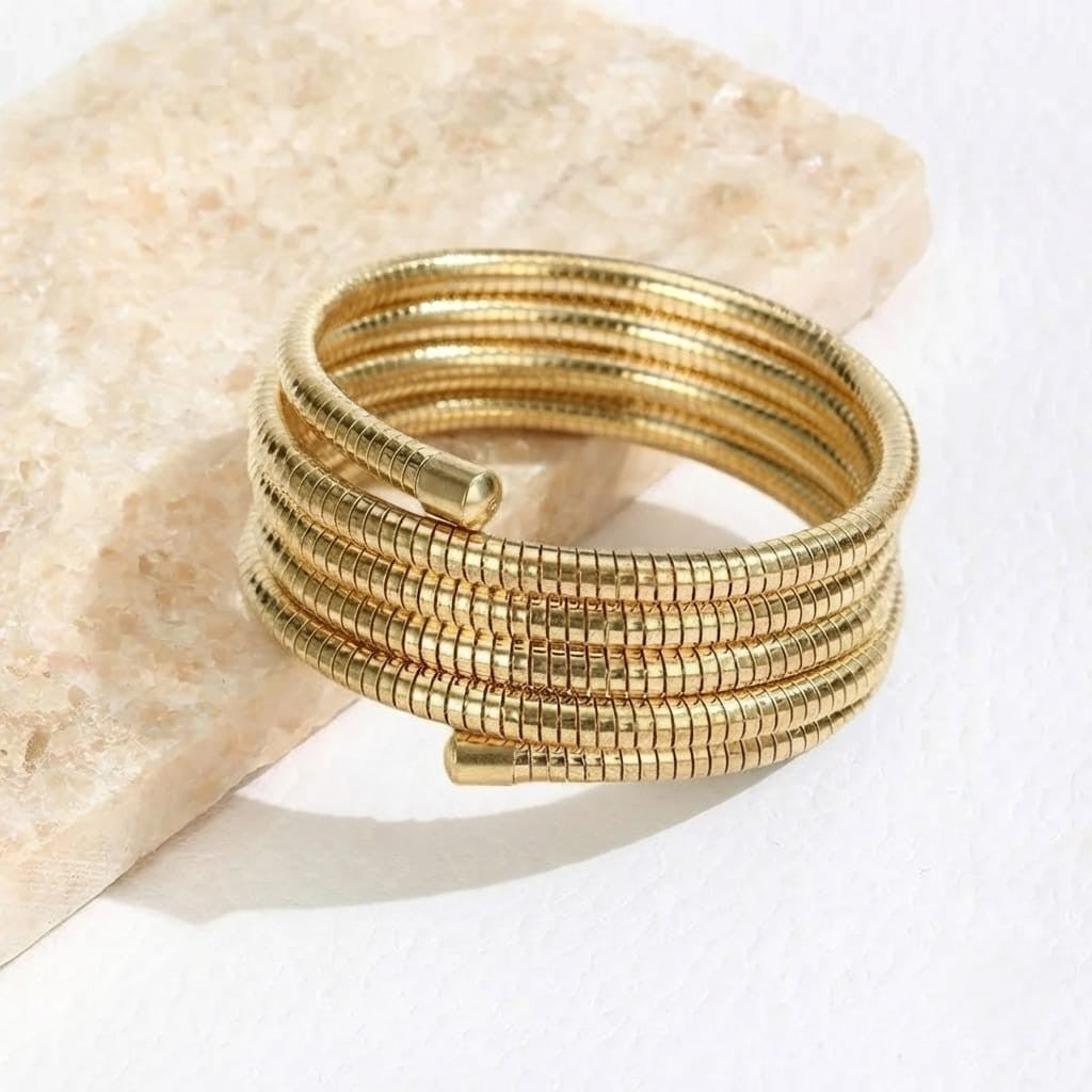 Pulsera gruesa enrollada tono dorado