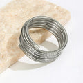 Pulsera gruesa enrollada tono plateado