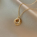 Cadena con triple aro con zirconio