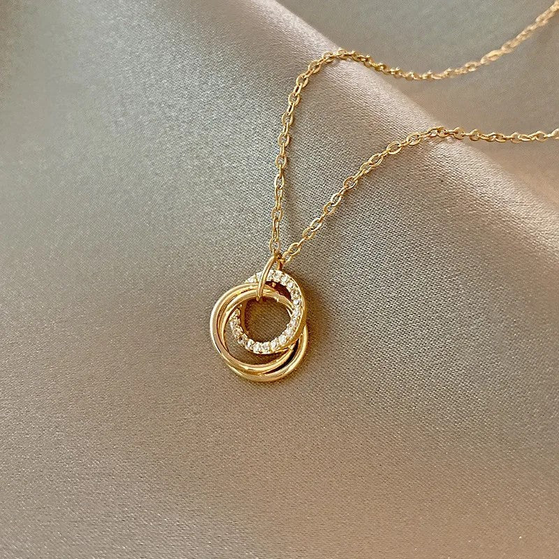 Cadena con triple aro con zirconio
