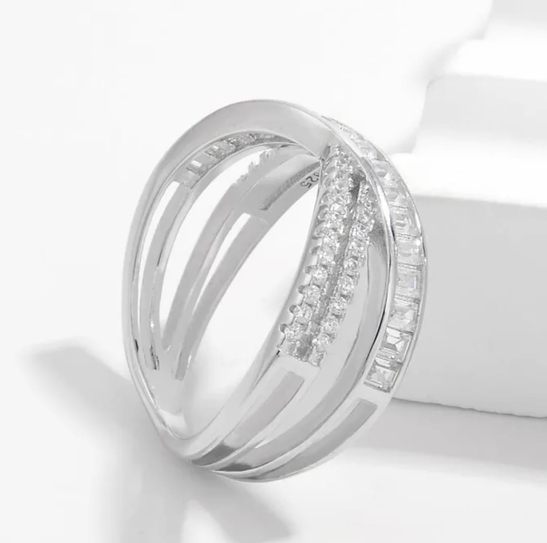 Anillo de tres vueltas con zirconias