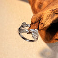 Anillo ajustable plateado en forma de ondas