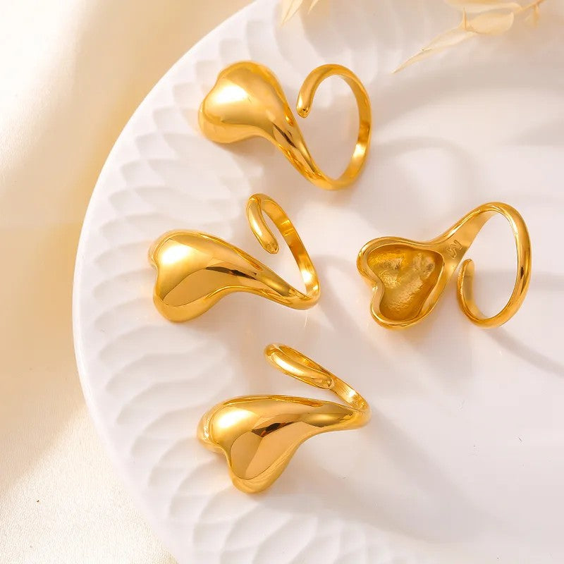Anillo de corazón elevado
