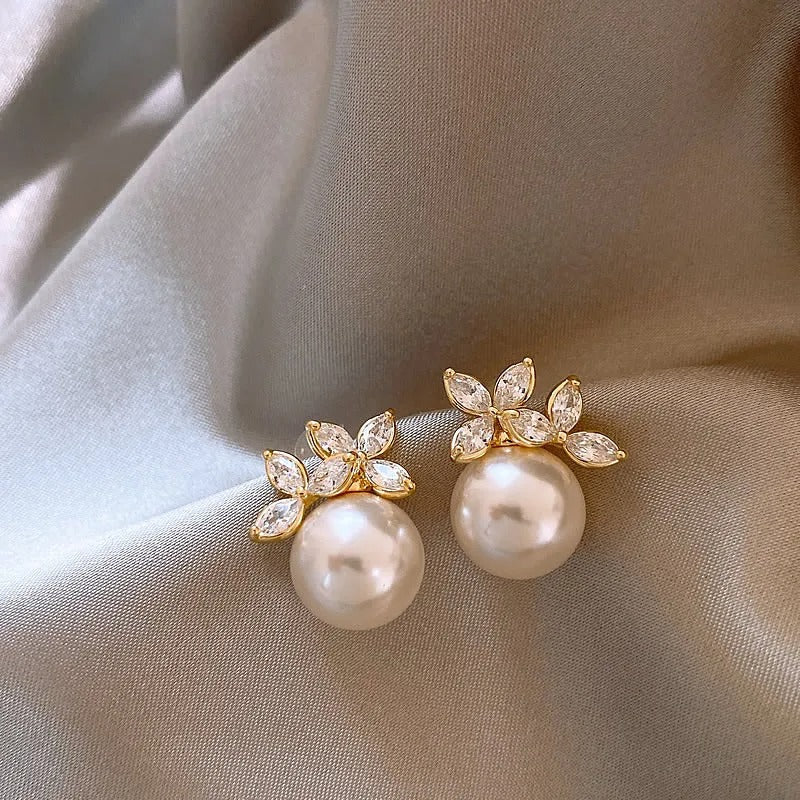 Pearl flower studs